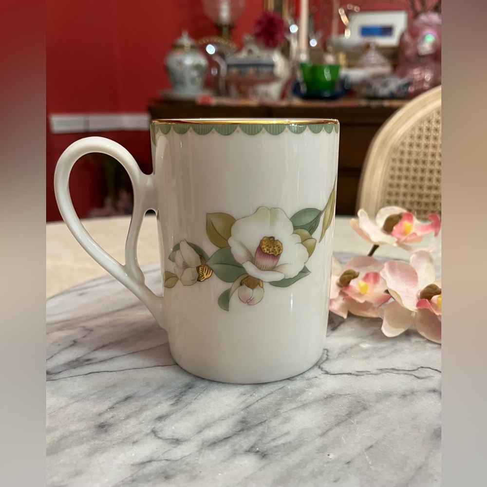 Camellia (Tsubaki) & Gold Bone China Coffee Mug, Hoya Konsai Japan w Loop Handle